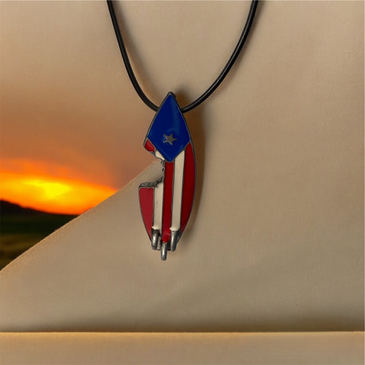 Collar con Dije de Metal de la Bandera de Puerto Rico